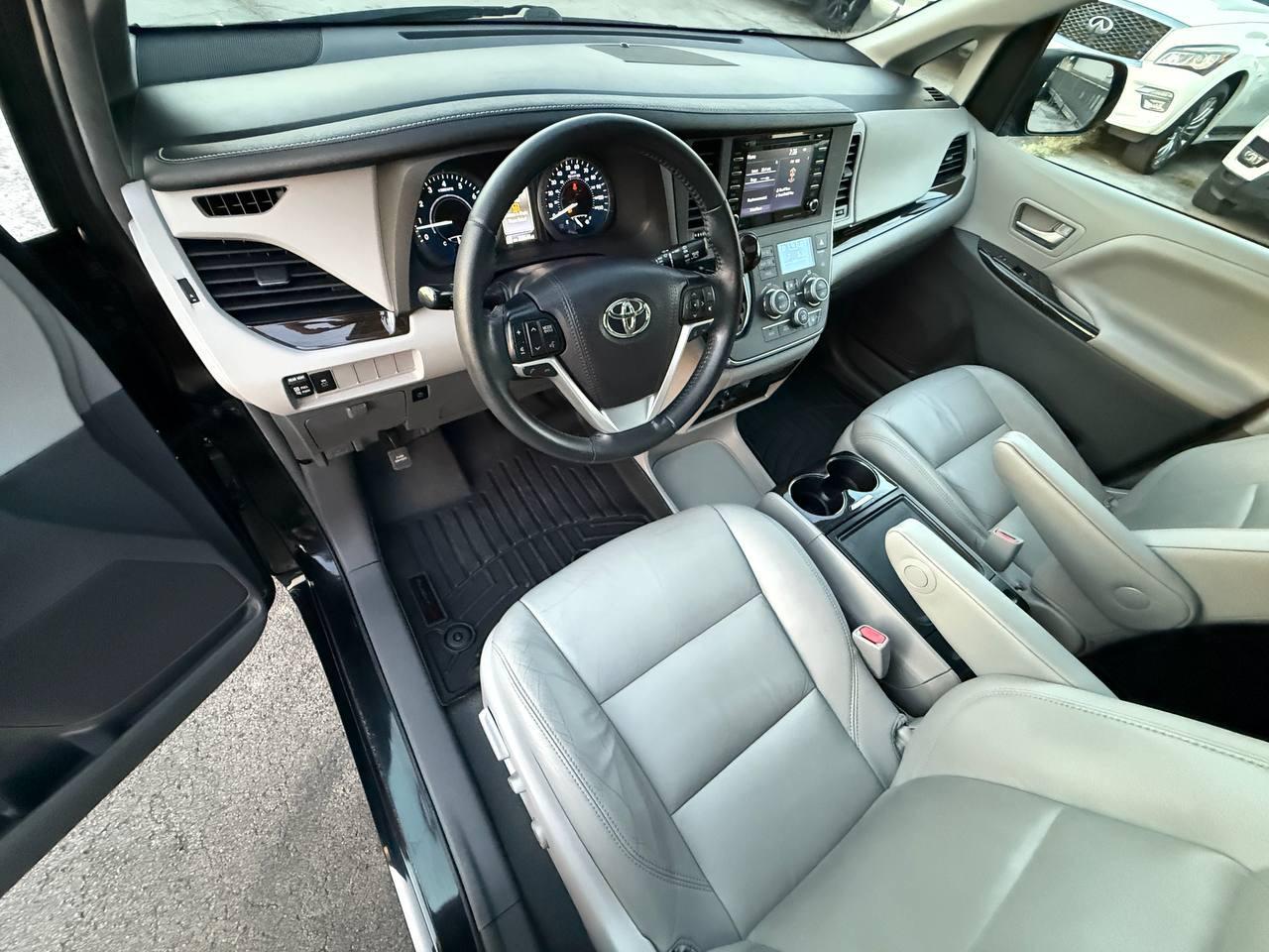 Toyota Sienna Limited Premium 7-Passenger 2019