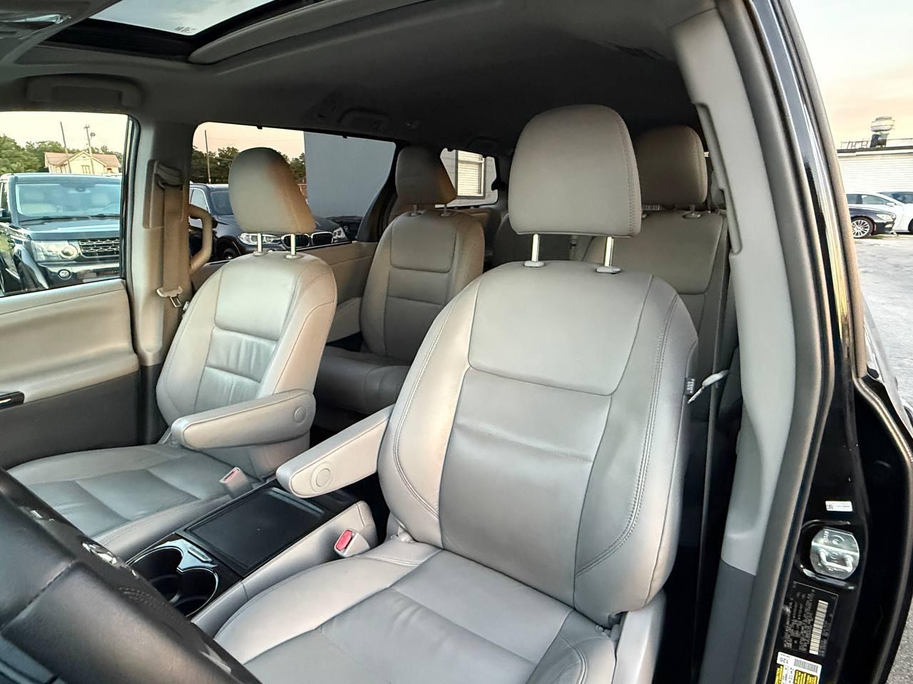 Toyota Sienna Limited Premium 7-Passenger 2019