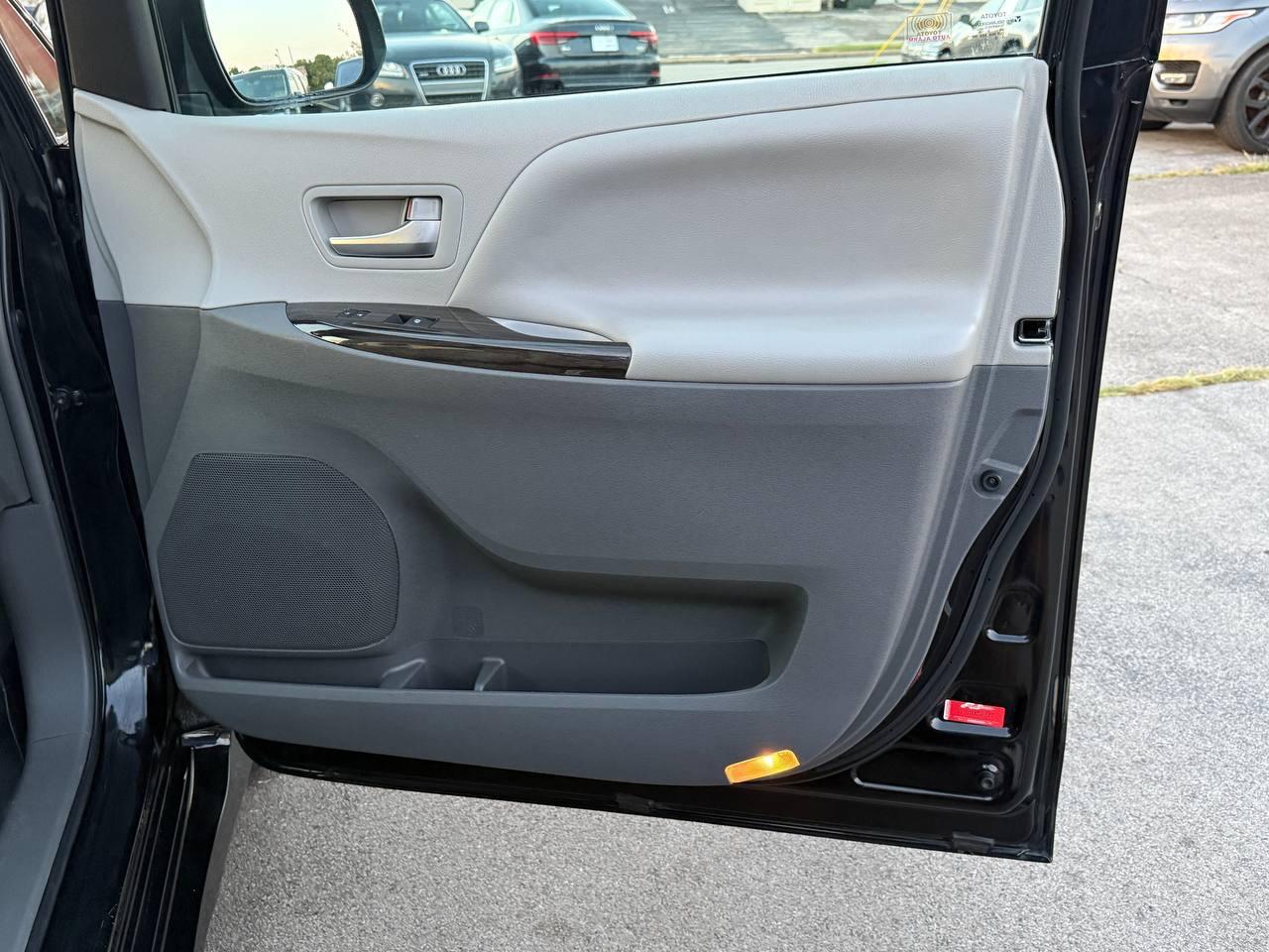 Toyota Sienna Limited Premium 7-Passenger 2019
