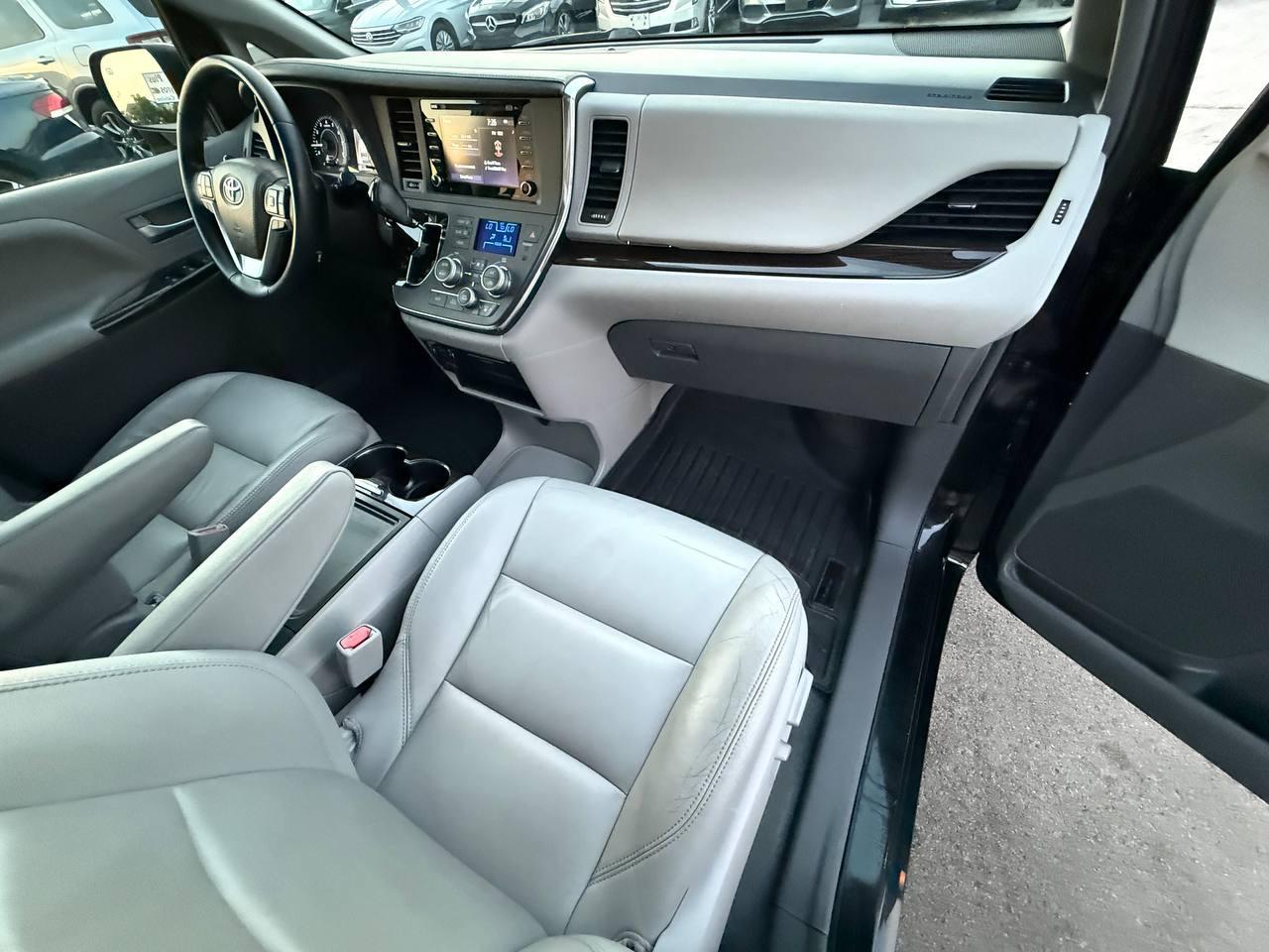 Toyota Sienna Limited Premium 7-Passenger 2019