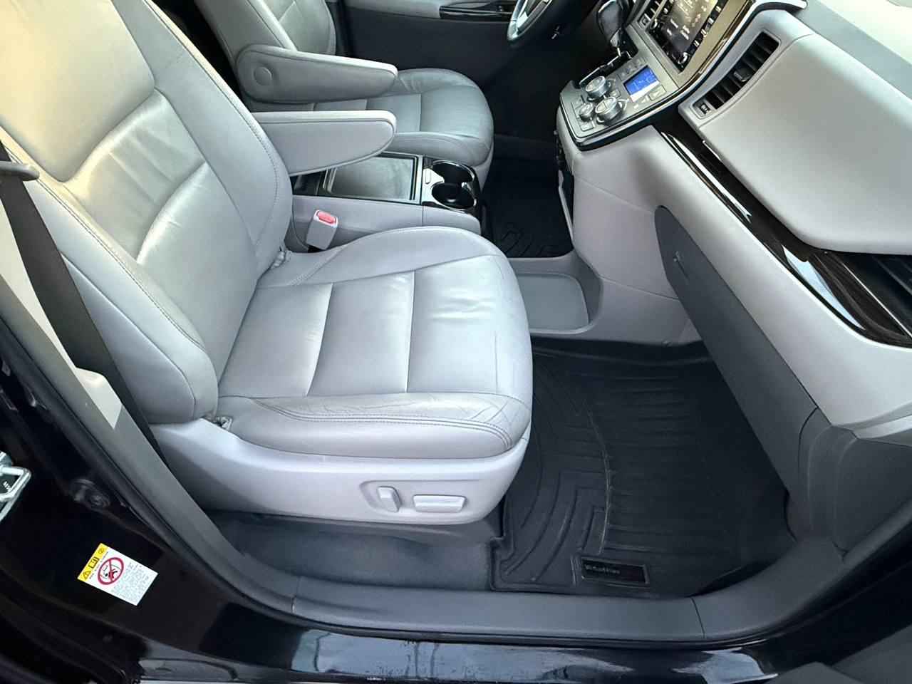 Toyota Sienna Limited Premium 7-Passenger 2019