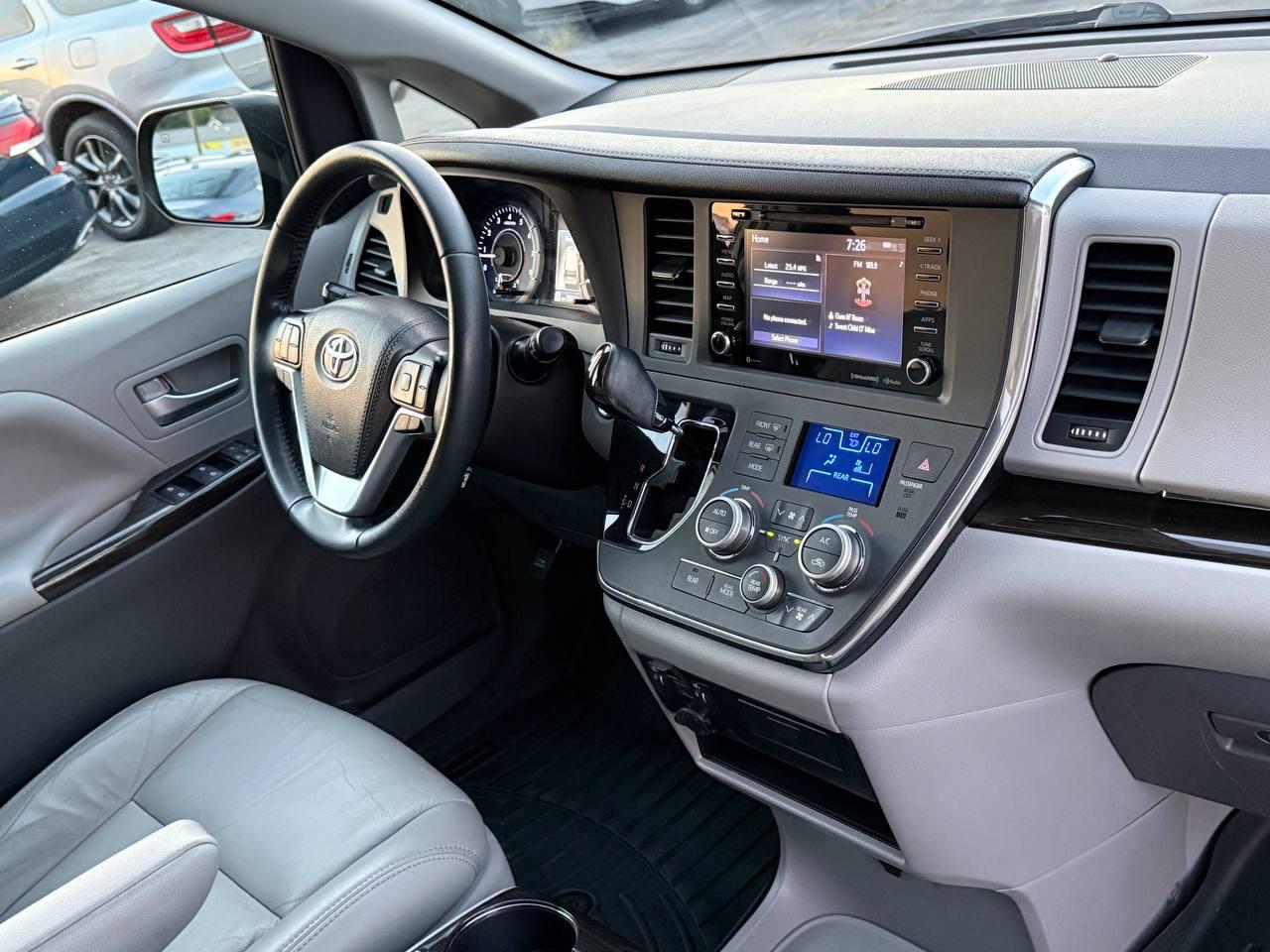 Toyota Sienna Limited Premium 7-Passenger 2019