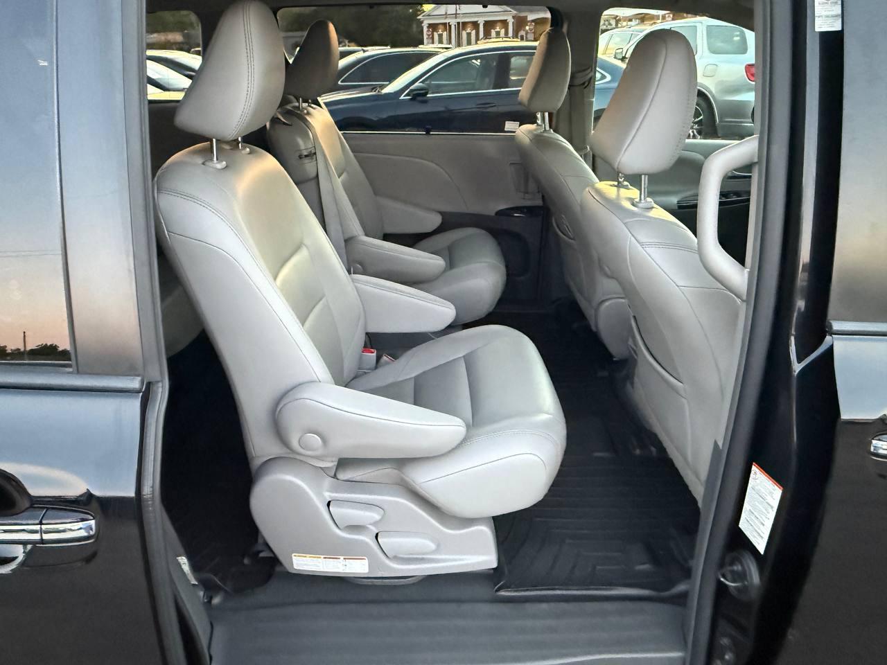 Toyota Sienna Limited Premium 7-Passenger 2019