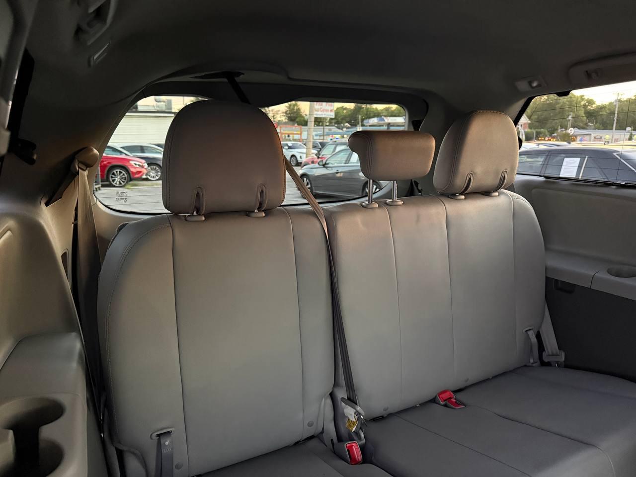 Toyota Sienna Limited Premium 7-Passenger 2019