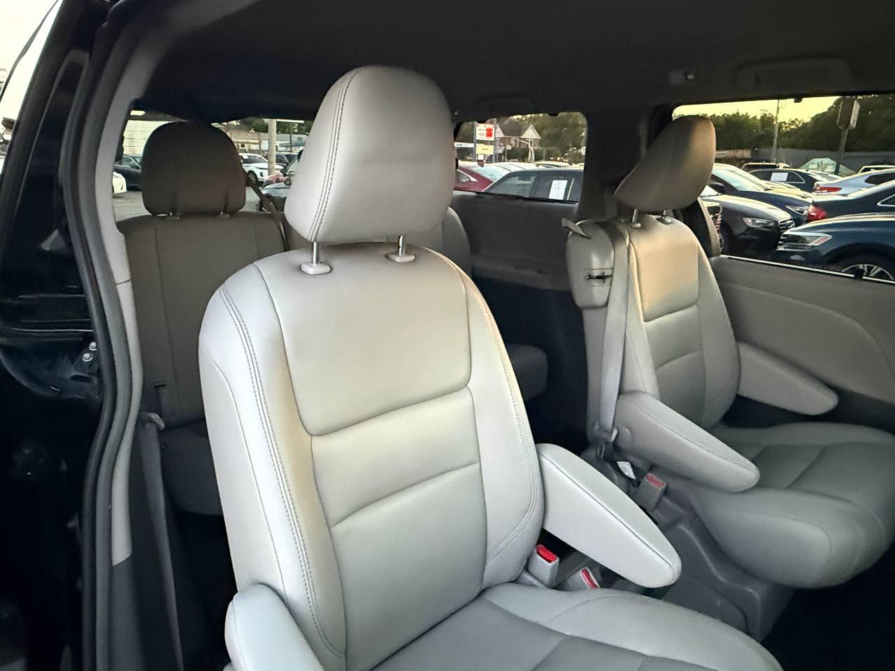 Toyota Sienna Limited Premium 7-Passenger 2019
