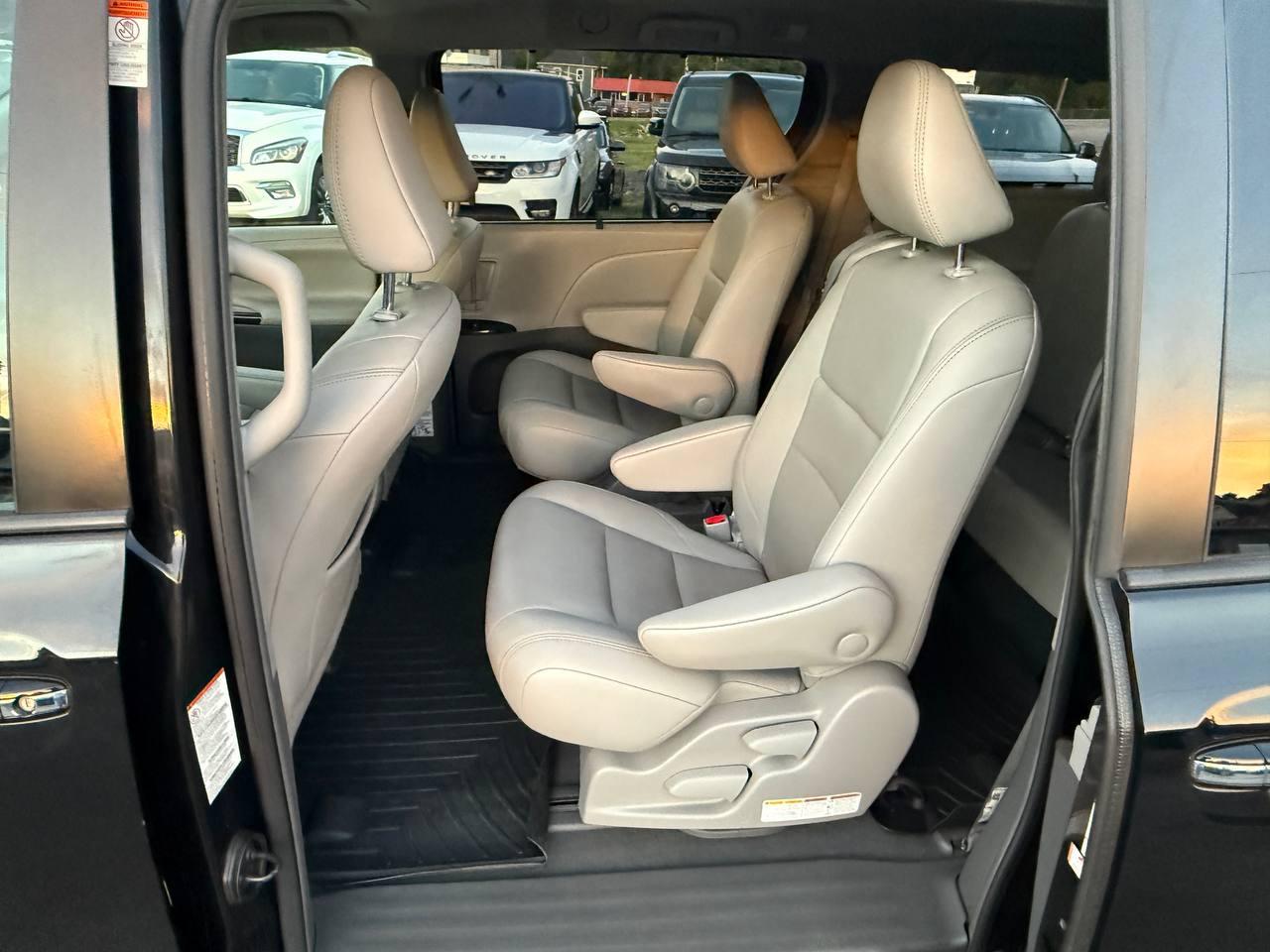 Toyota Sienna Limited Premium 7-Passenger 2019