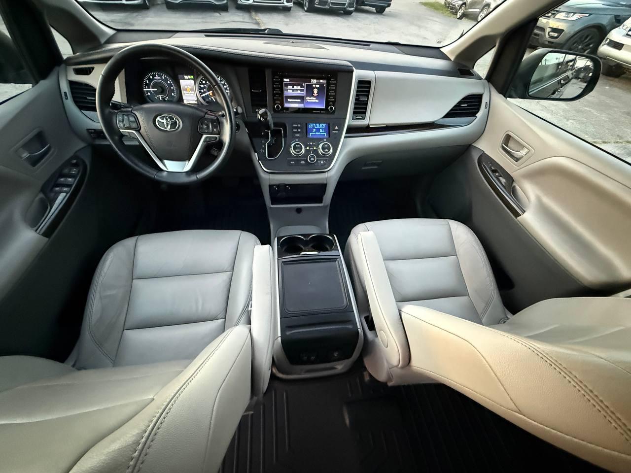 Toyota Sienna Limited Premium 7-Passenger 2019