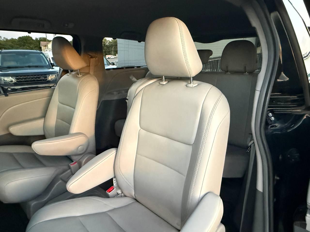 Toyota Sienna Limited Premium 7-Passenger 2019