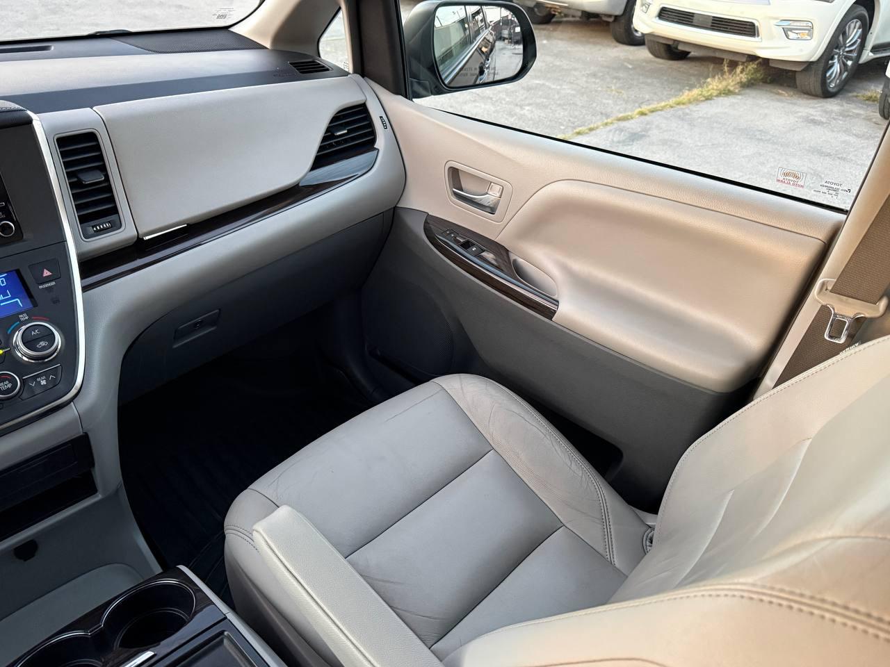 Toyota Sienna Limited Premium 7-Passenger 2019