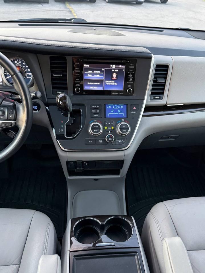 Toyota Sienna Limited Premium 7-Passenger 2019