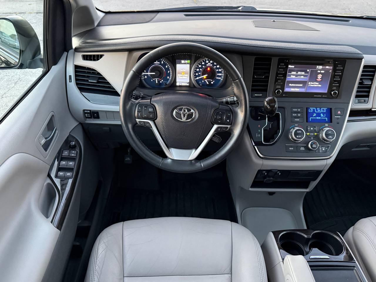 Toyota Sienna Limited Premium 7-Passenger 2019