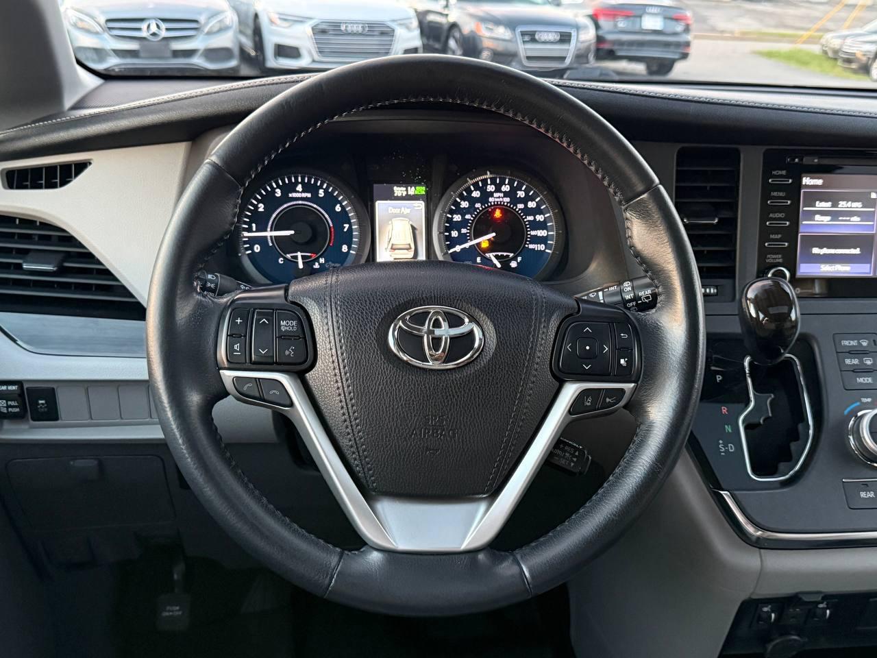 Toyota Sienna Limited Premium 7-Passenger 2019