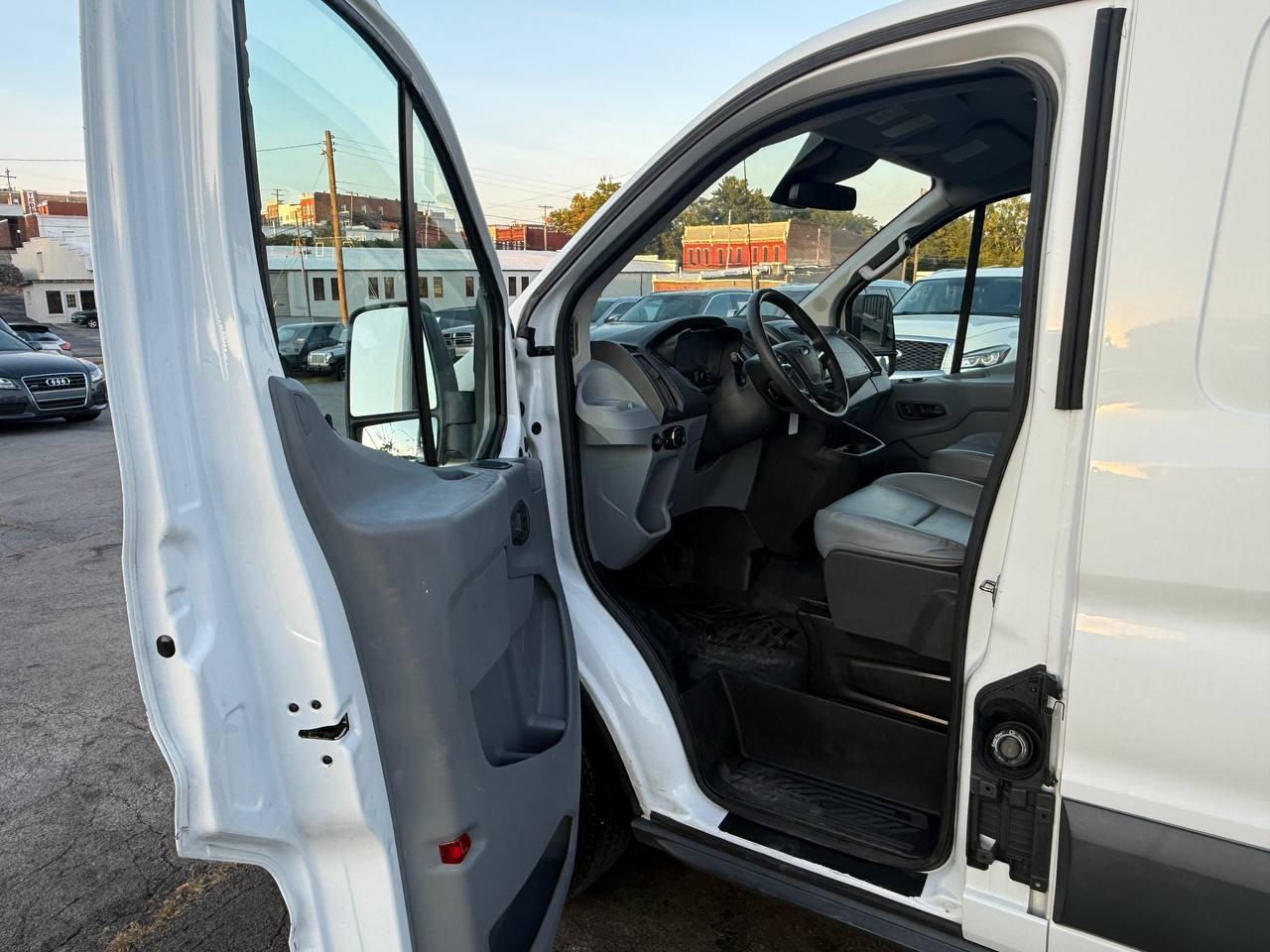 Ford Transit 150 Van Low Roof w/Sliding Pass. 130-in. WB 2016