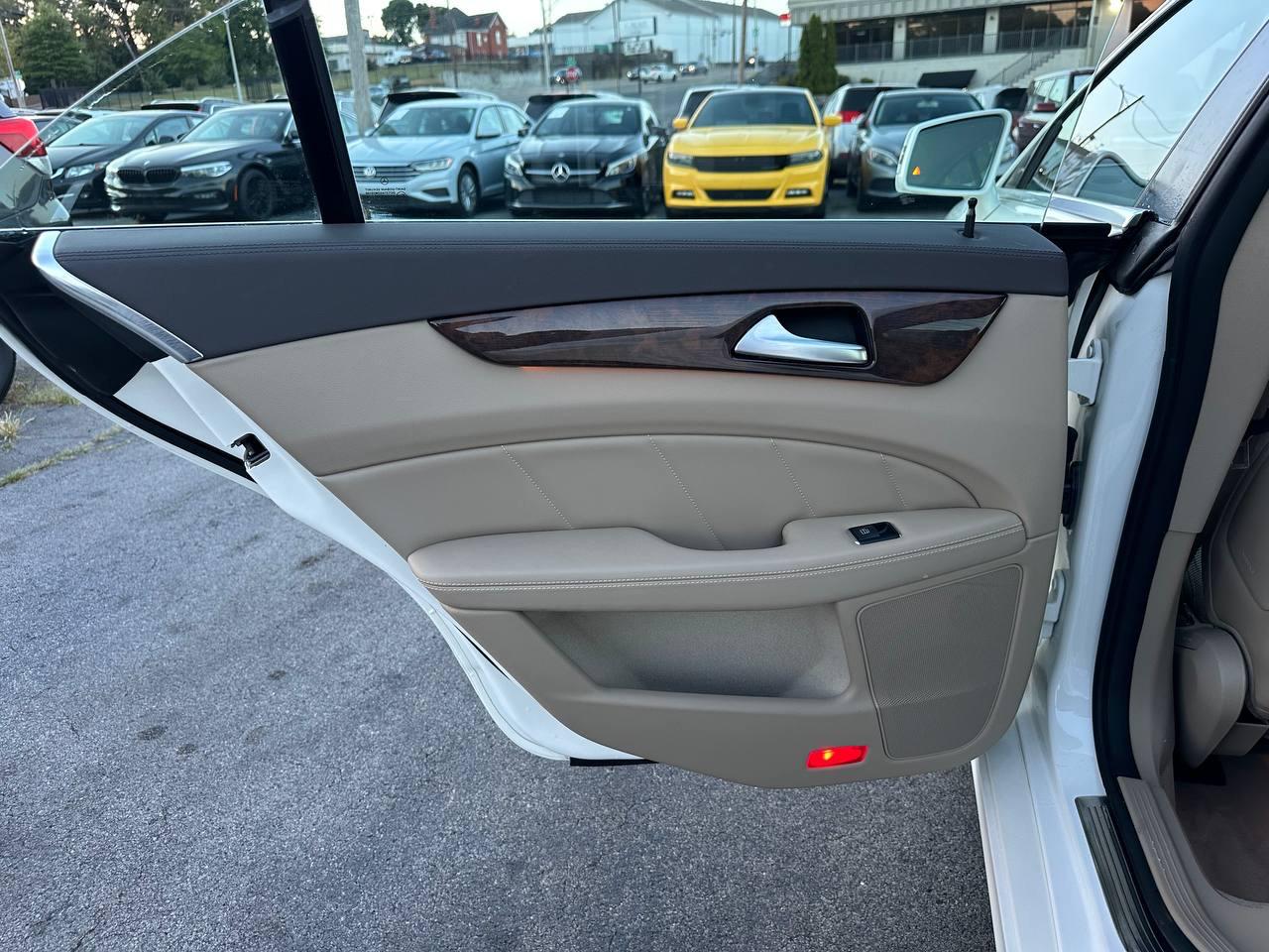 Mercedes-Benz CLS-Class CLS550 2012