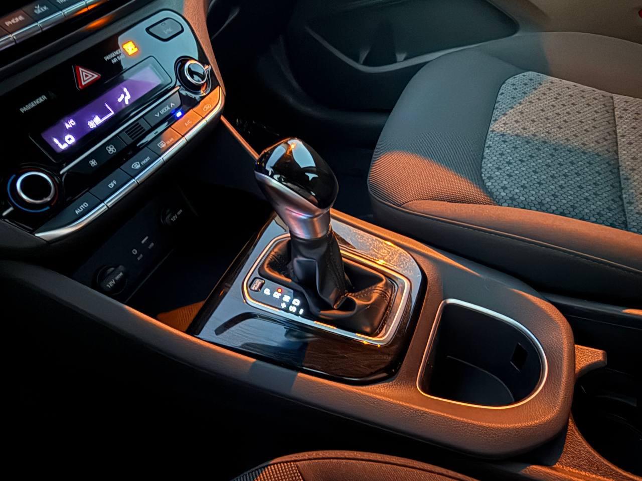 Hyundai Ioniq Hybrid Blue 2019