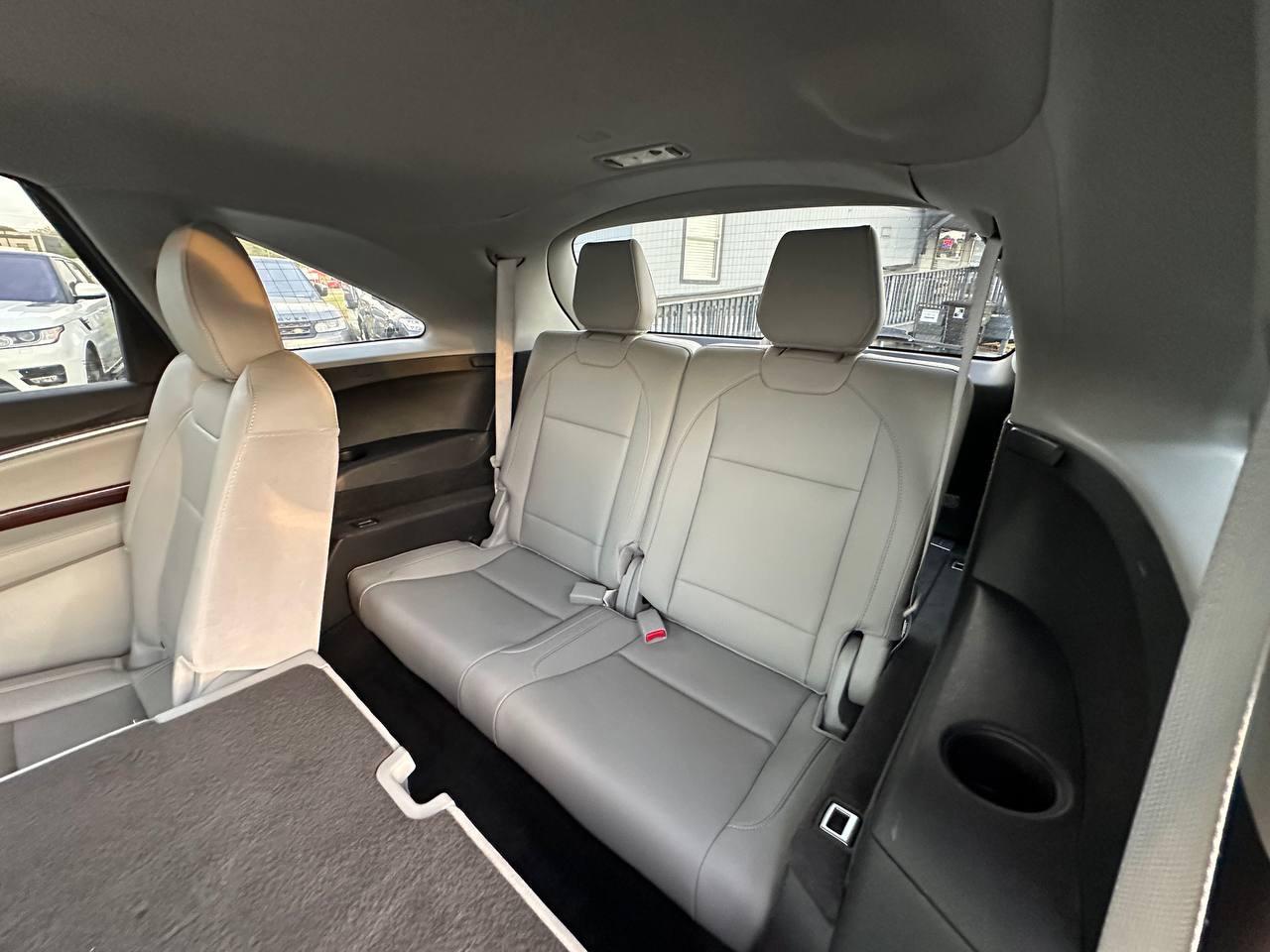 Acura MDX 9-Spd AT 2016