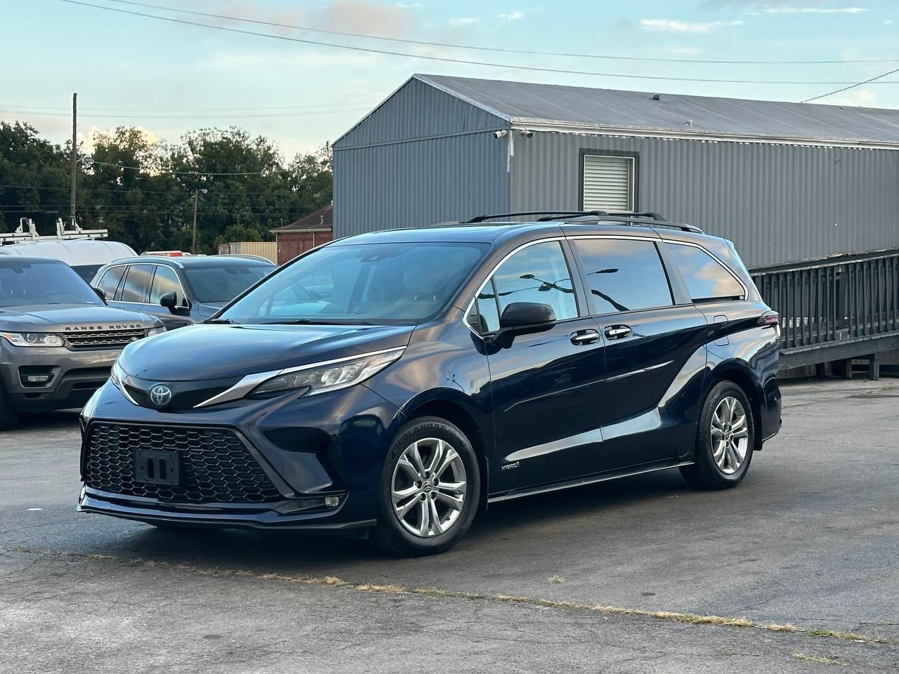 Toyota Sienna XSE 7-Passenger AWD 2021