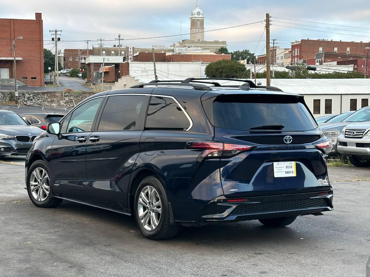 Toyota Sienna XSE 7-Passenger AWD 2021