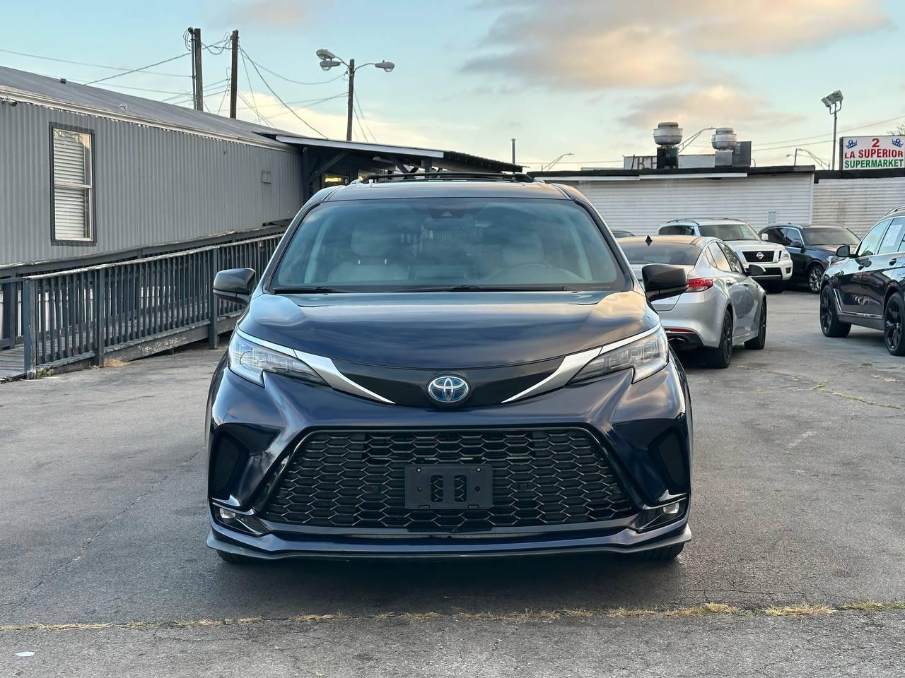 Toyota Sienna XSE 7-Passenger AWD 2021