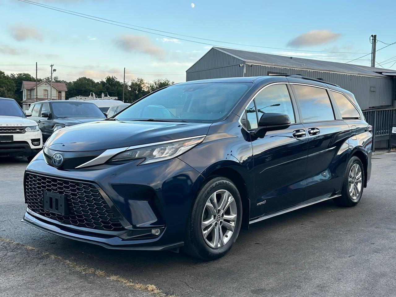 Toyota Sienna XSE 7-Passenger AWD 2021