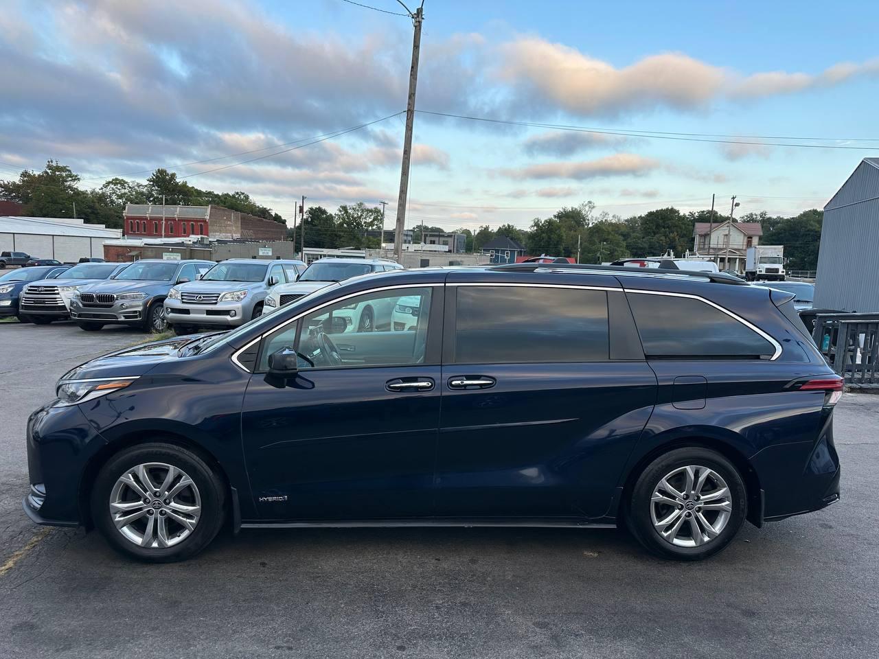 Toyota Sienna XSE 7-Passenger AWD 2021