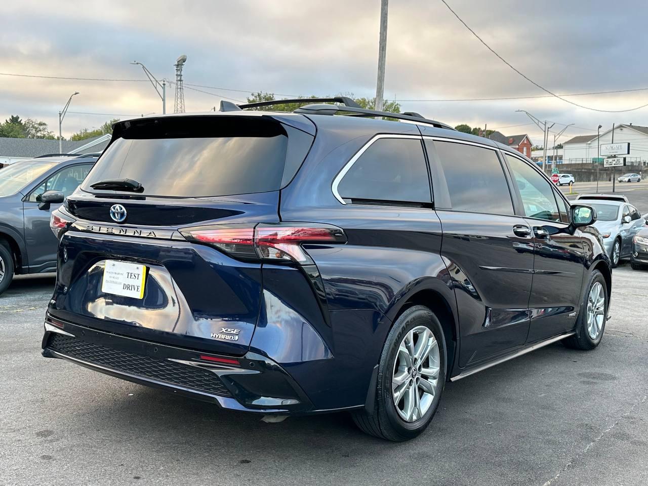Toyota Sienna XSE 7-Passenger AWD 2021