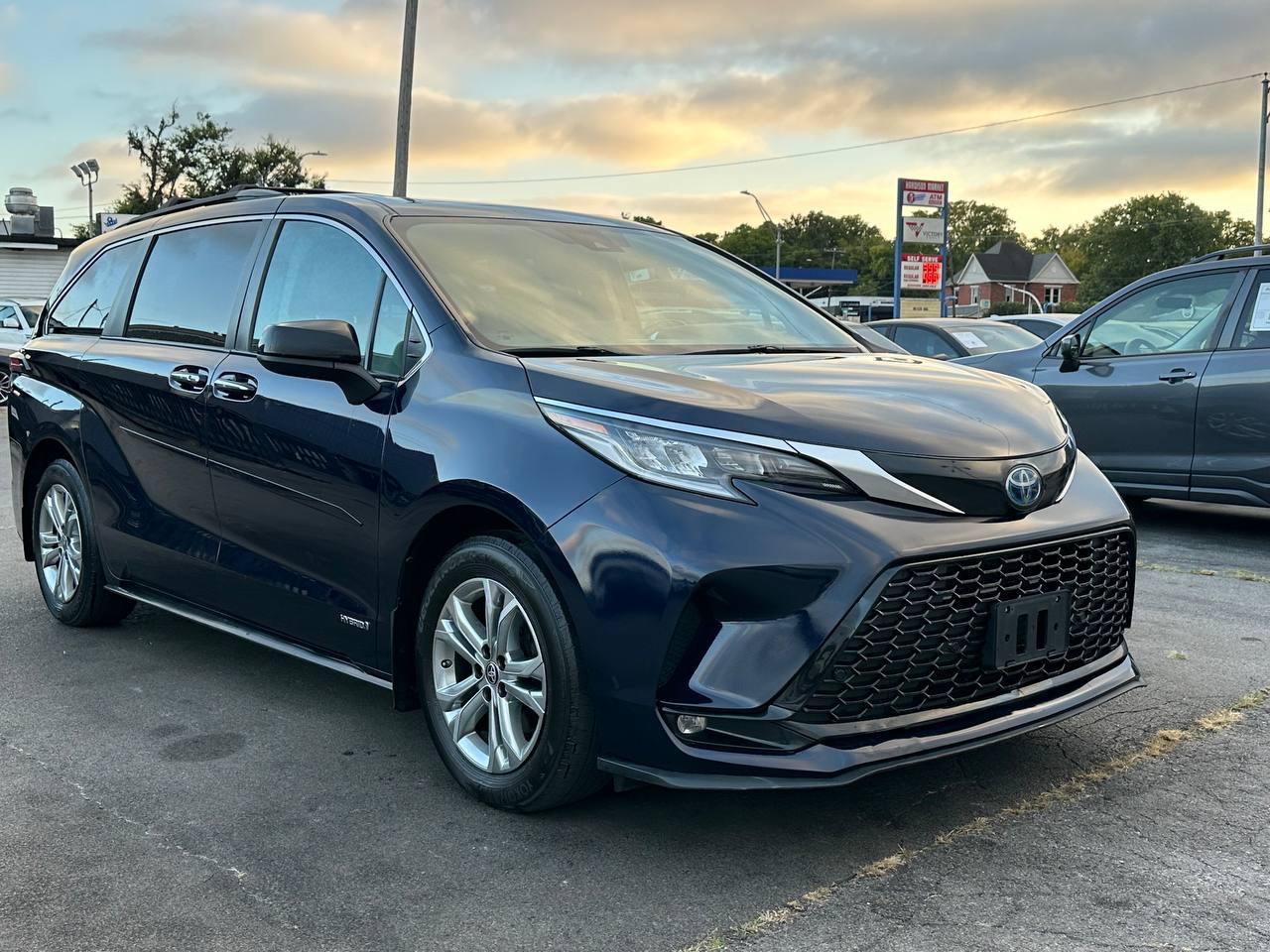 Toyota Sienna XSE 7-Passenger AWD 2021