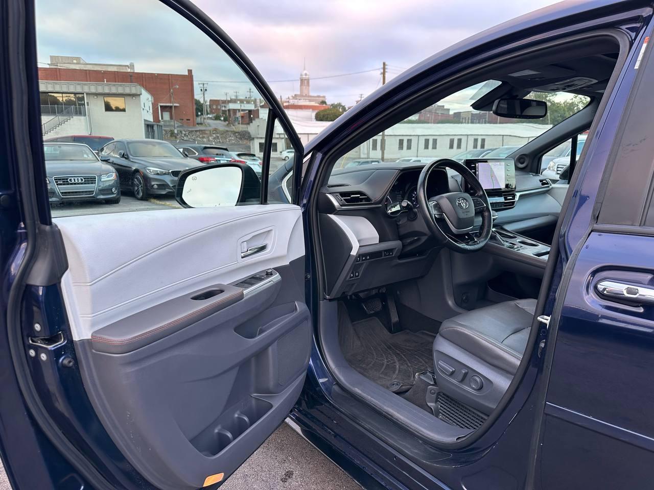 Toyota Sienna XSE 7-Passenger AWD 2021