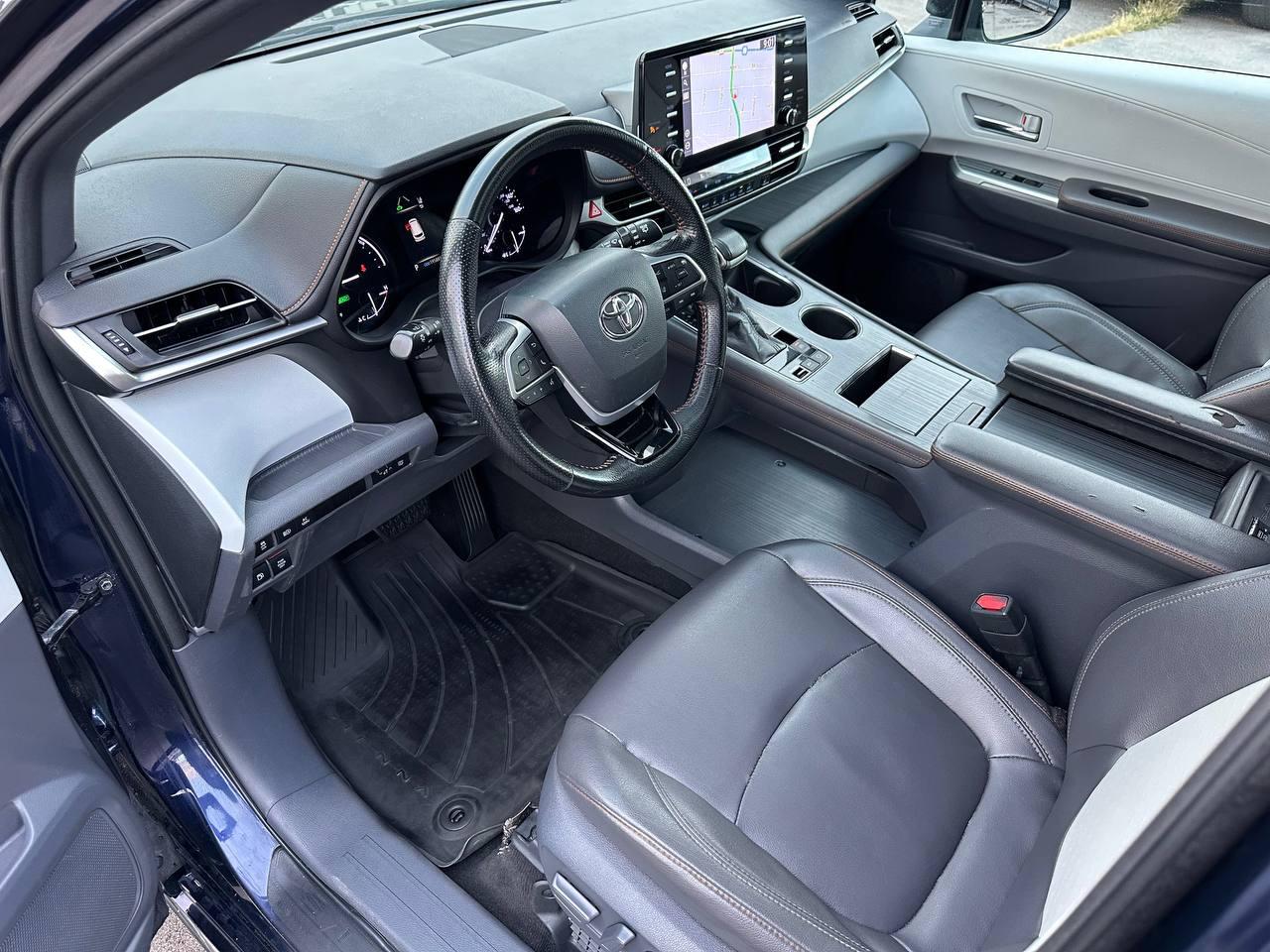 Toyota Sienna XSE 7-Passenger AWD 2021