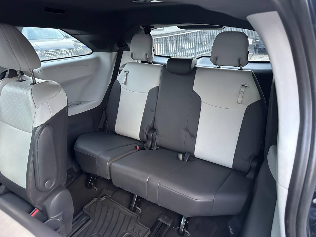 Toyota Sienna XSE 7-Passenger AWD 2021