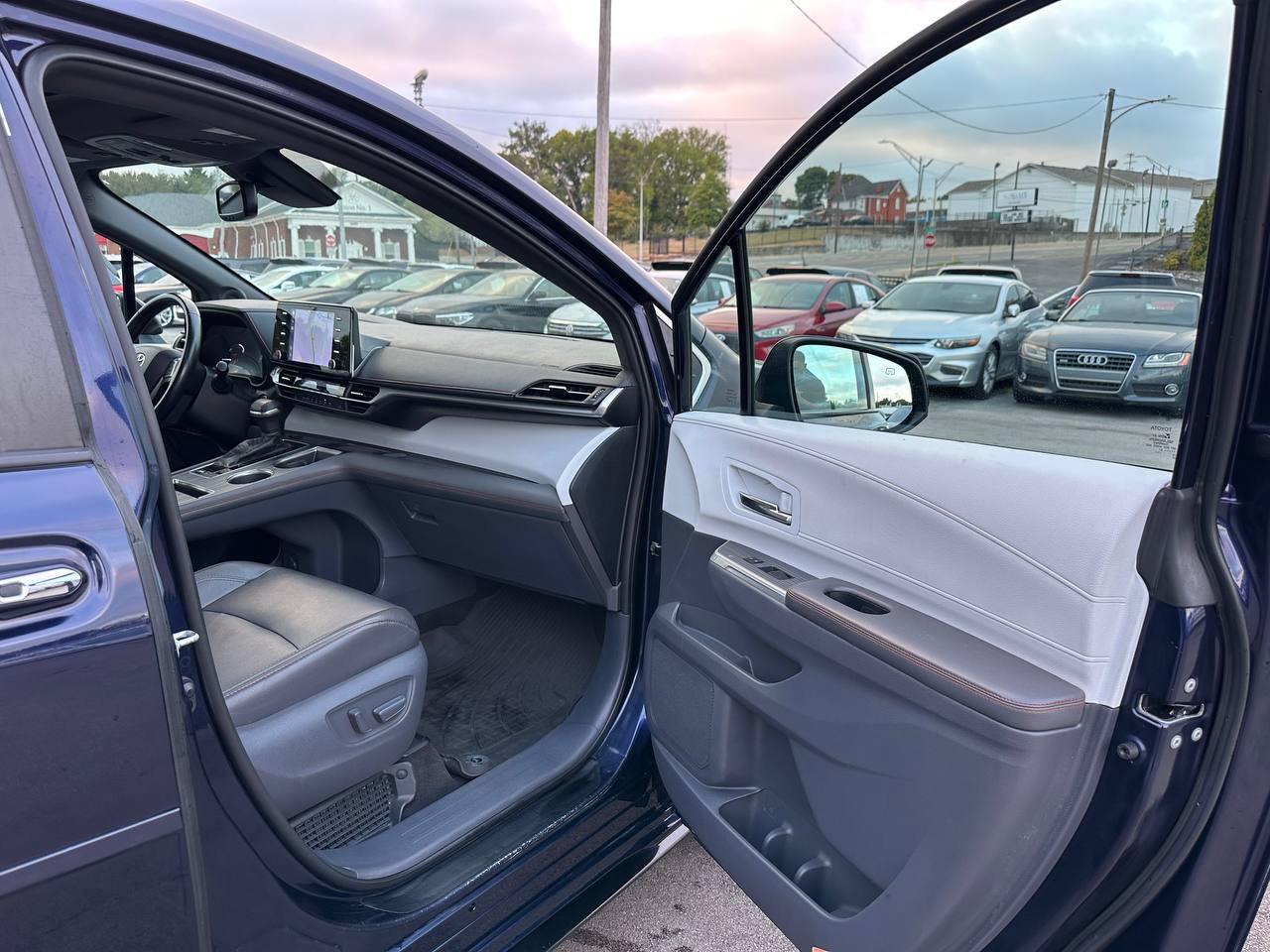 Toyota Sienna XSE 7-Passenger AWD 2021