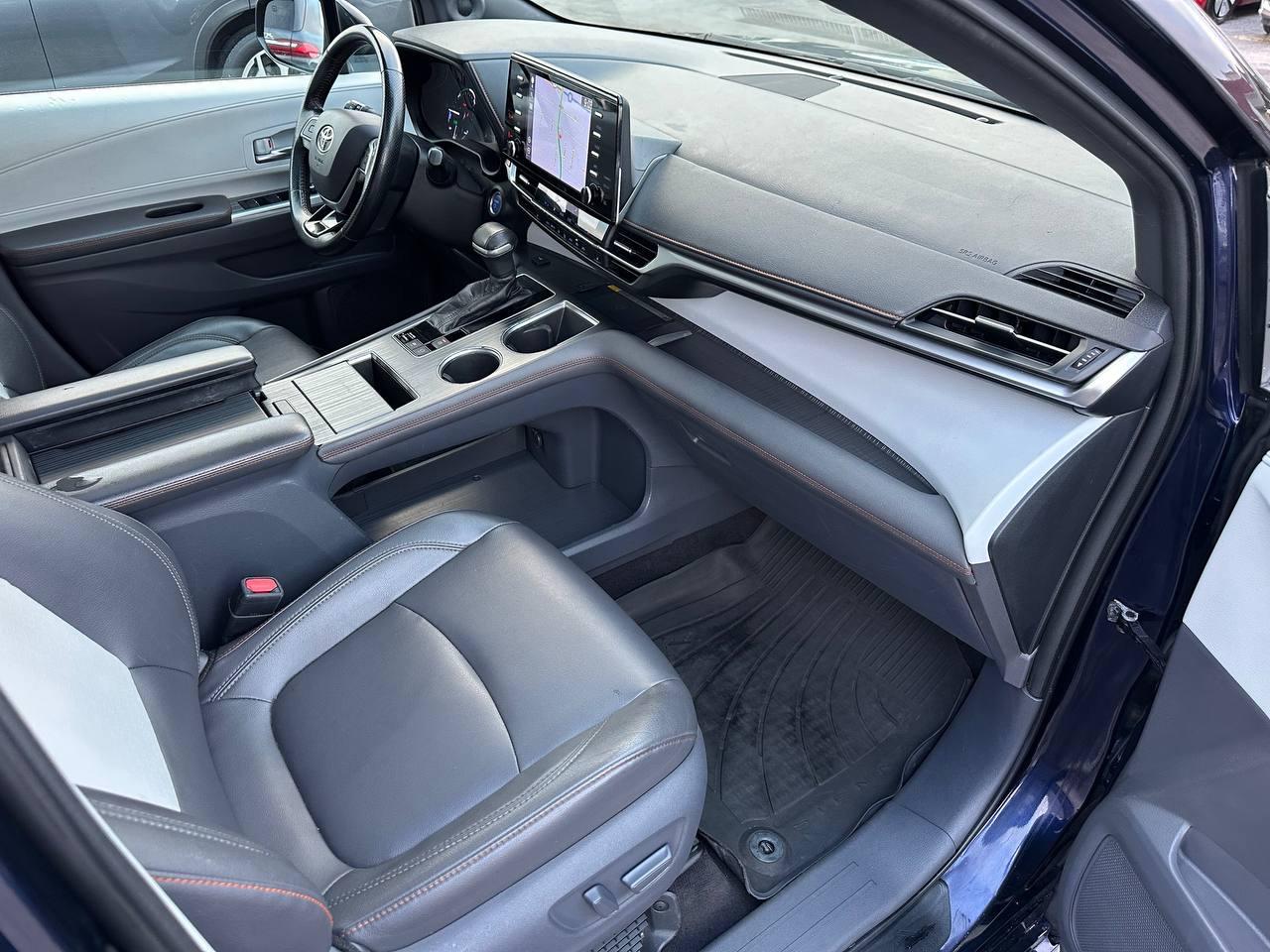 Toyota Sienna XSE 7-Passenger AWD 2021