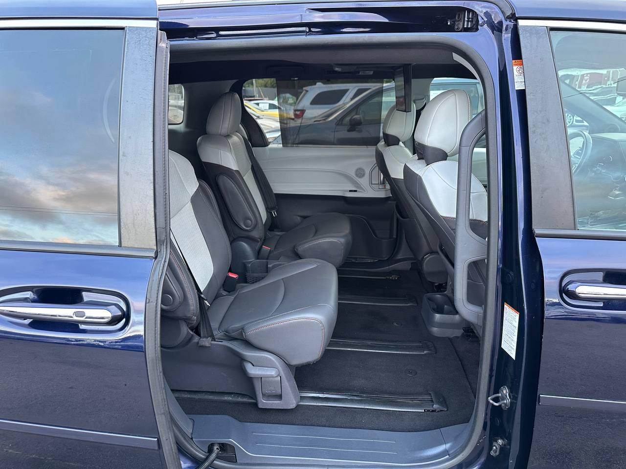 Toyota Sienna XSE 7-Passenger AWD 2021