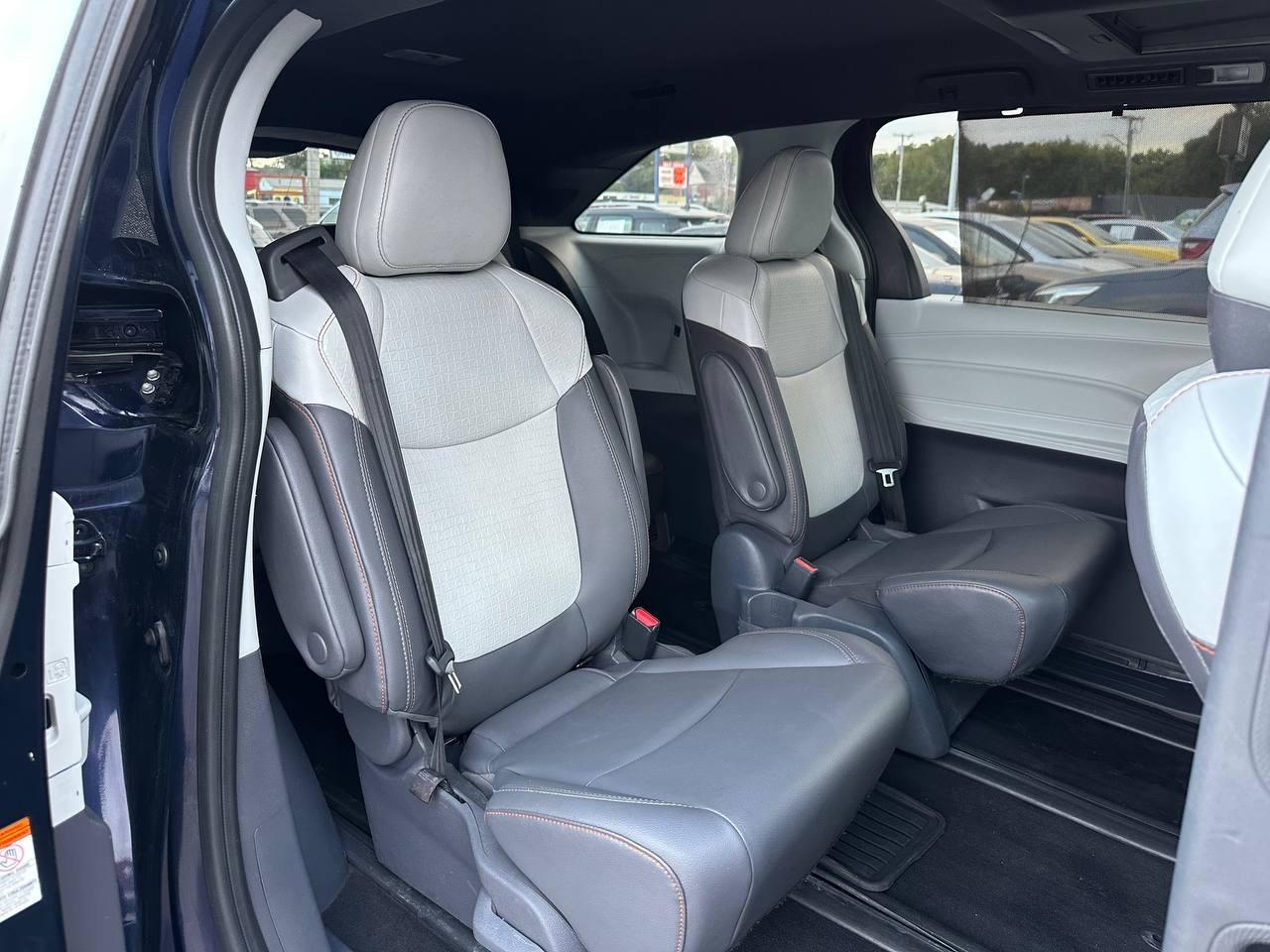 Toyota Sienna XSE 7-Passenger AWD 2021