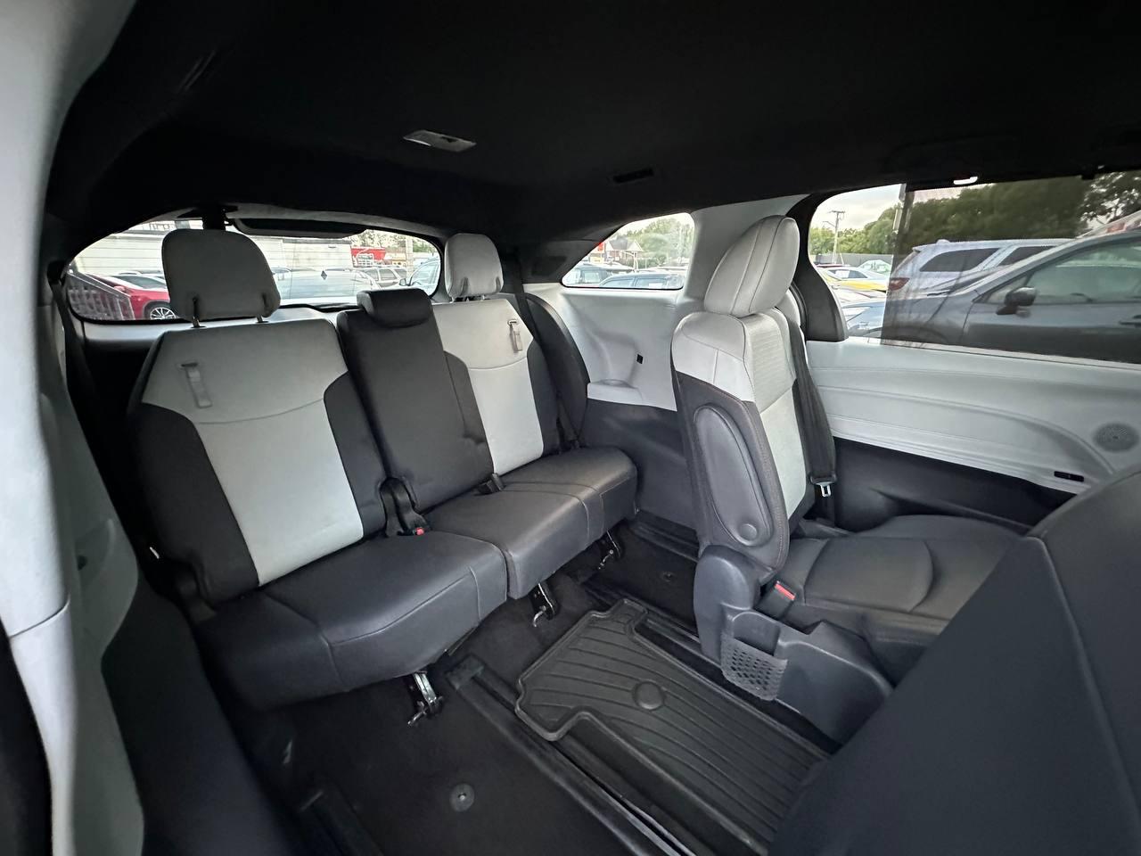 Toyota Sienna XSE 7-Passenger AWD 2021