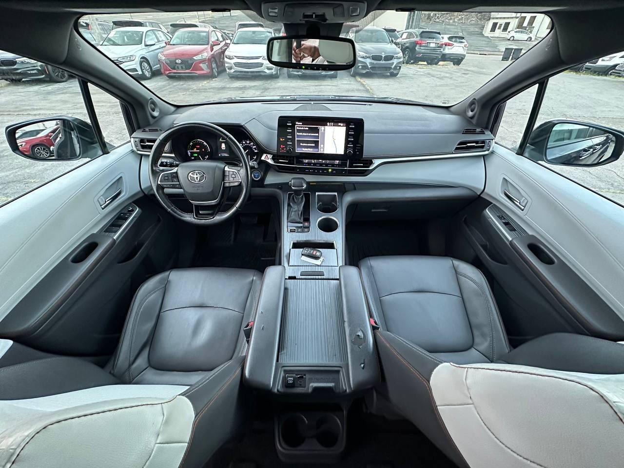 Toyota Sienna XSE 7-Passenger AWD 2021