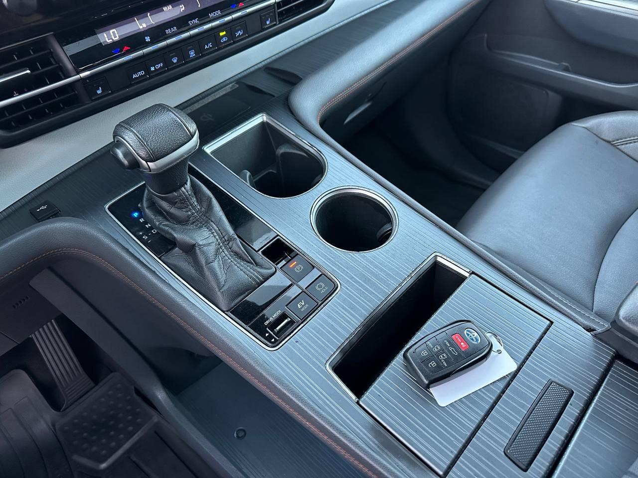 Toyota Sienna XSE 7-Passenger AWD 2021