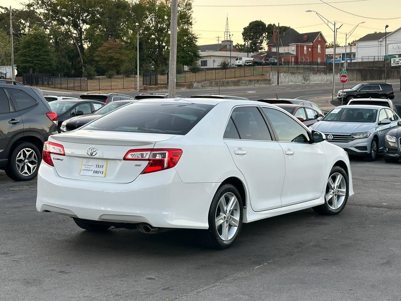 Toyota Camry SE 2012