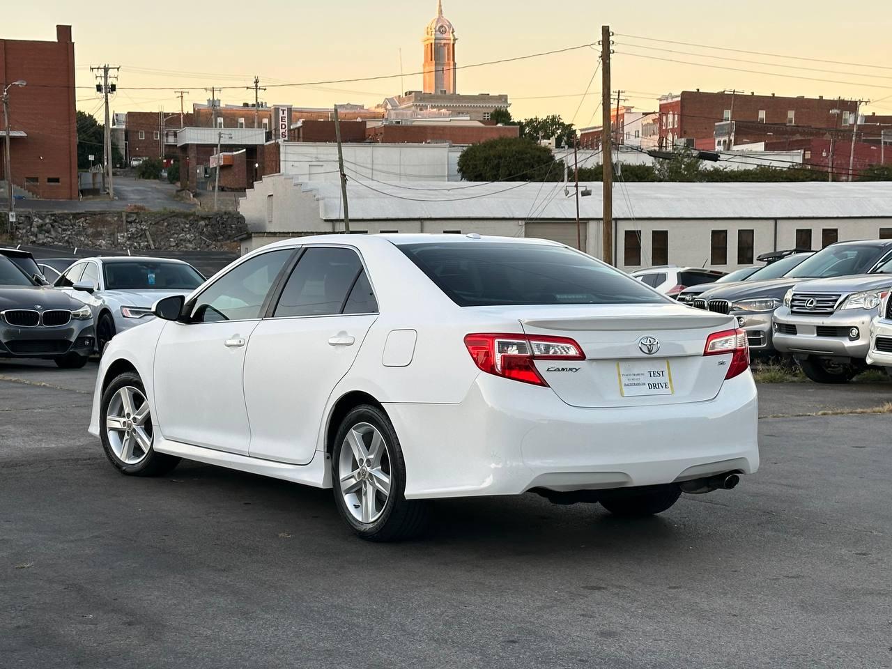 Toyota Camry SE 2012
