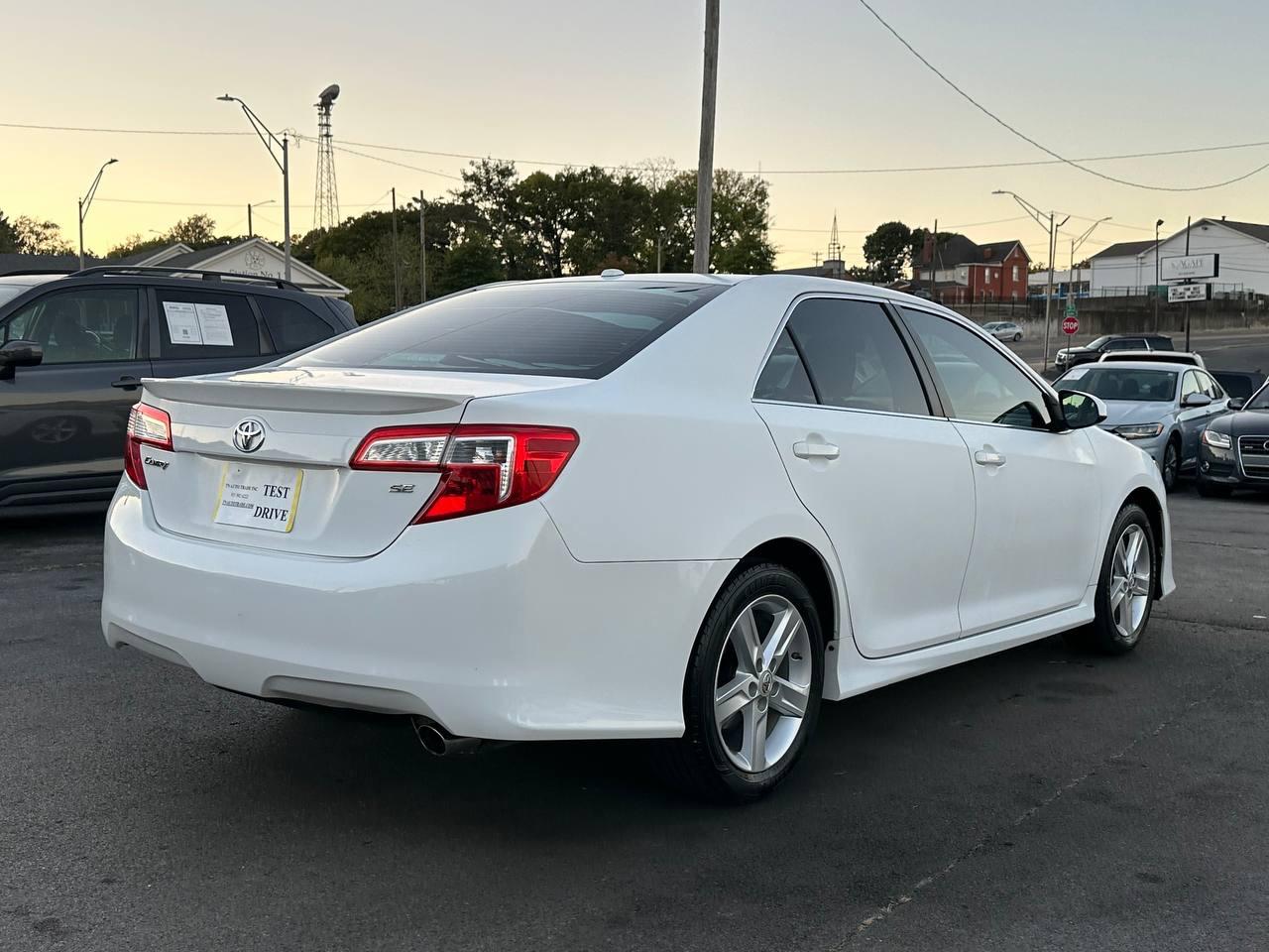 Toyota Camry SE 2012