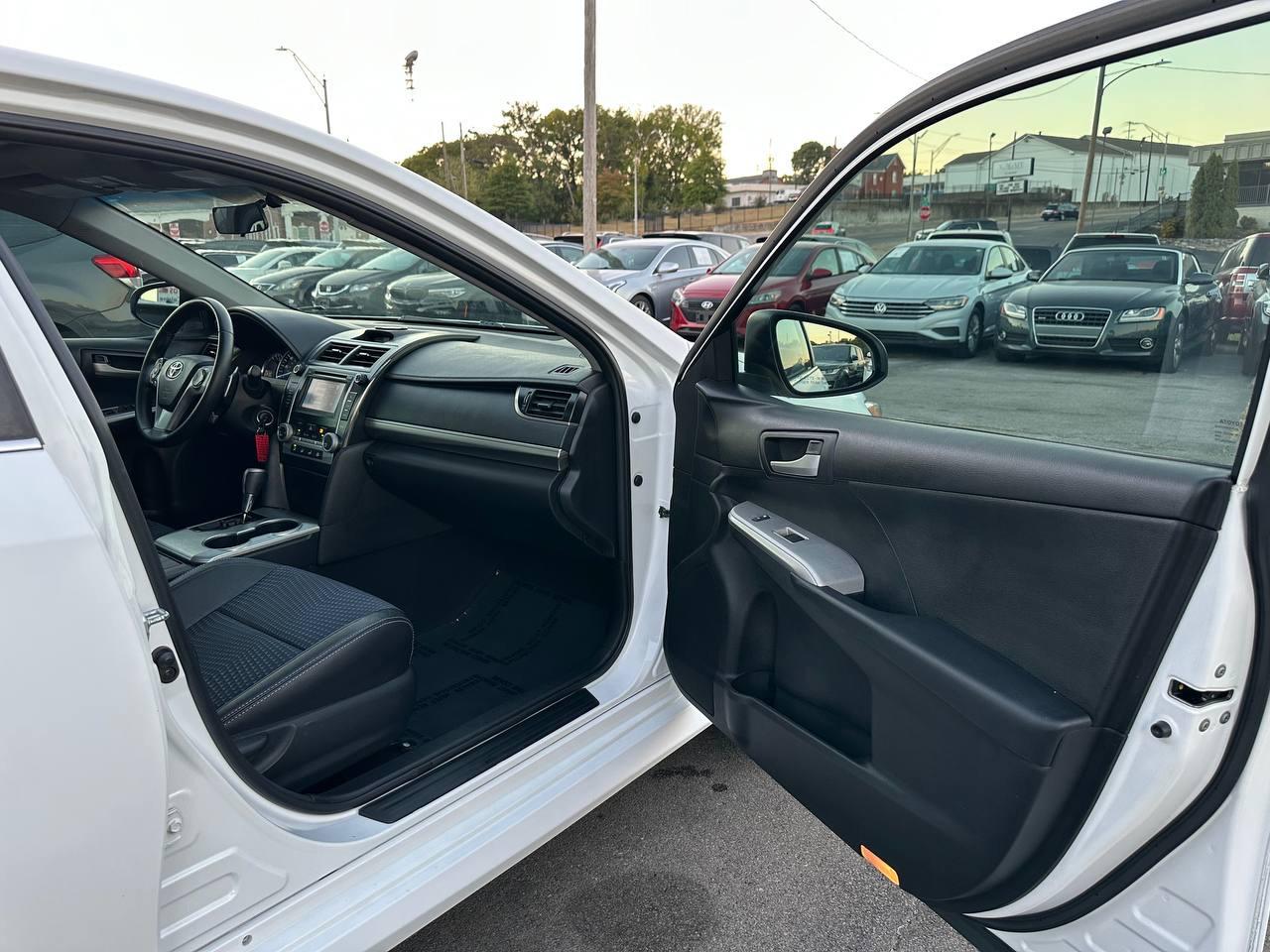 Toyota Camry SE 2012