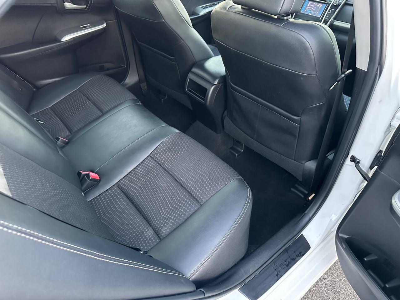 Toyota Camry SE 2012