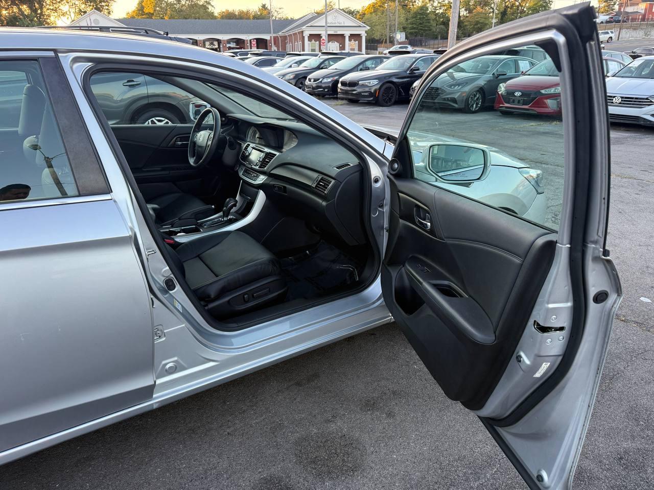 Honda Accord photo 20