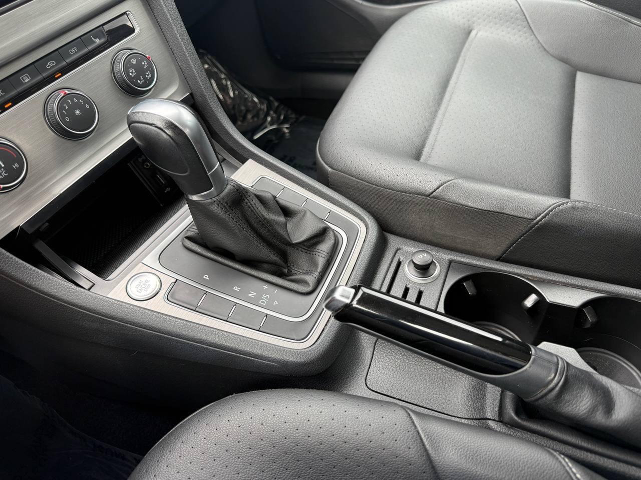 Volkswagen Jetta SportWagen SE 2016