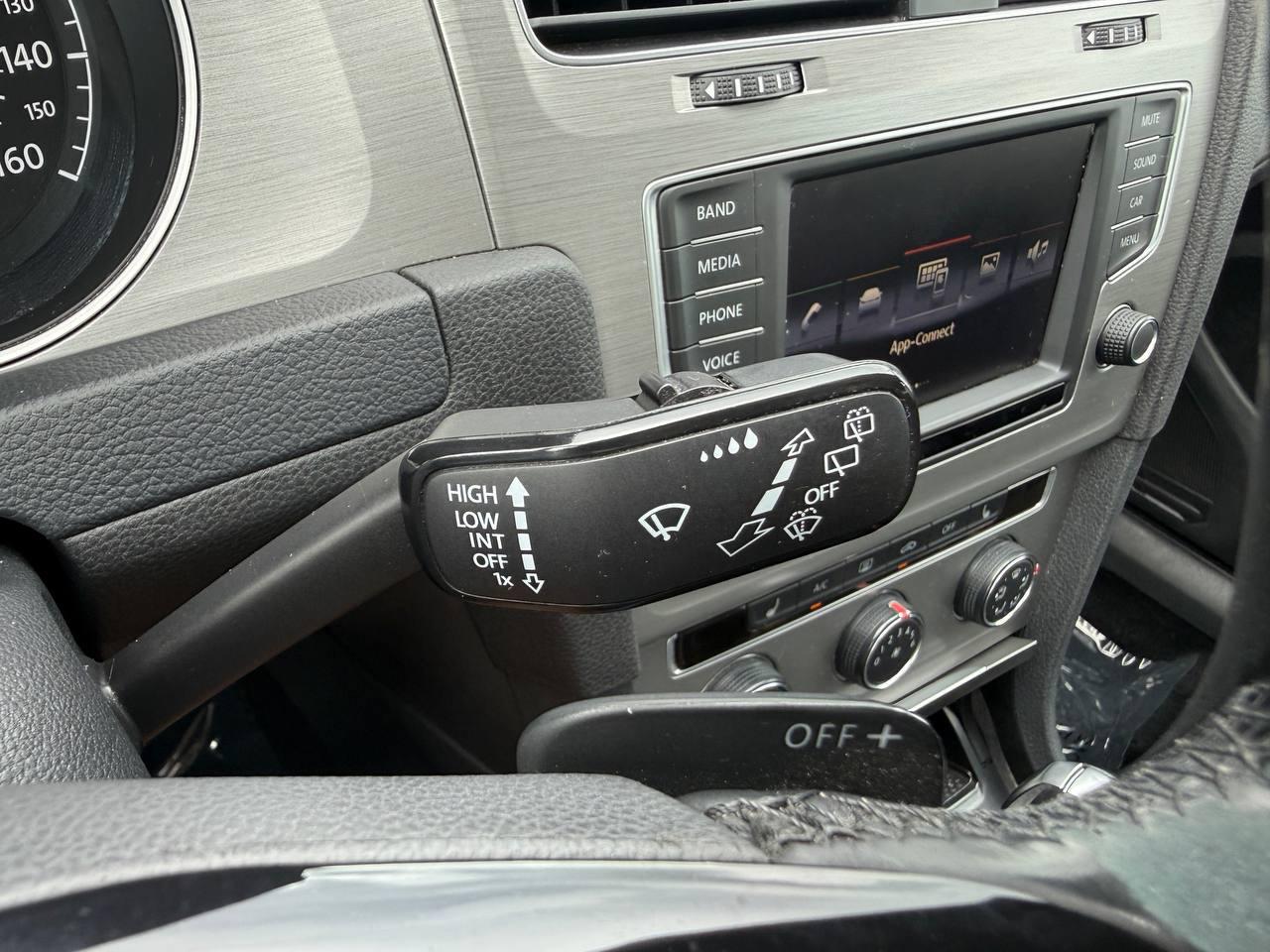 Volkswagen Jetta SportWagen SE 2016