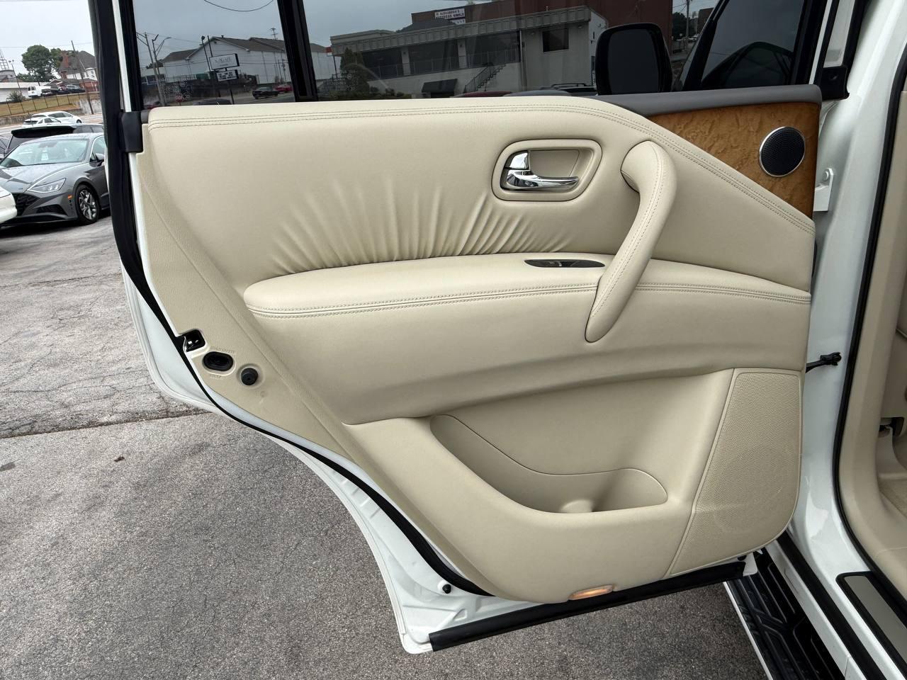 Infiniti QX80 2WD 2014