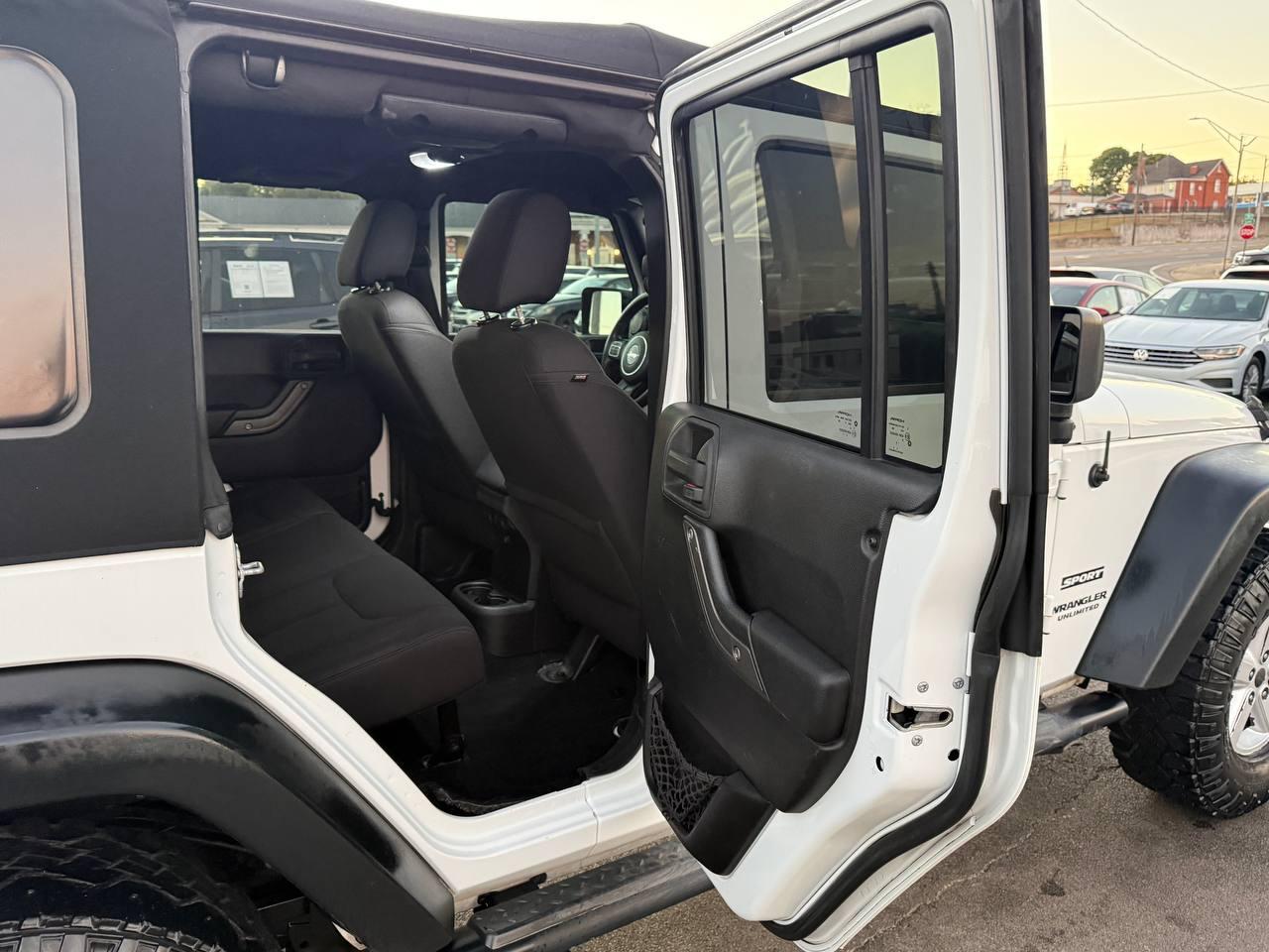 Jeep Wrangler Unlimited Sport 4WD 2014