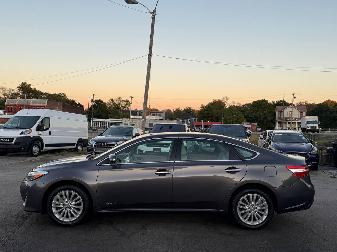 Toyota Avalon Hybrid XLE Premium 2014