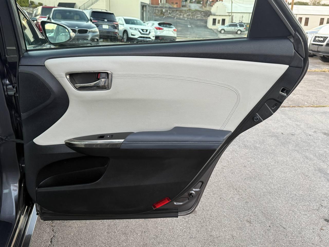 Toyota Avalon Hybrid XLE Premium 2014