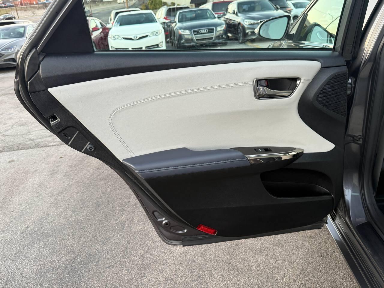 Toyota Avalon Hybrid XLE Premium 2014